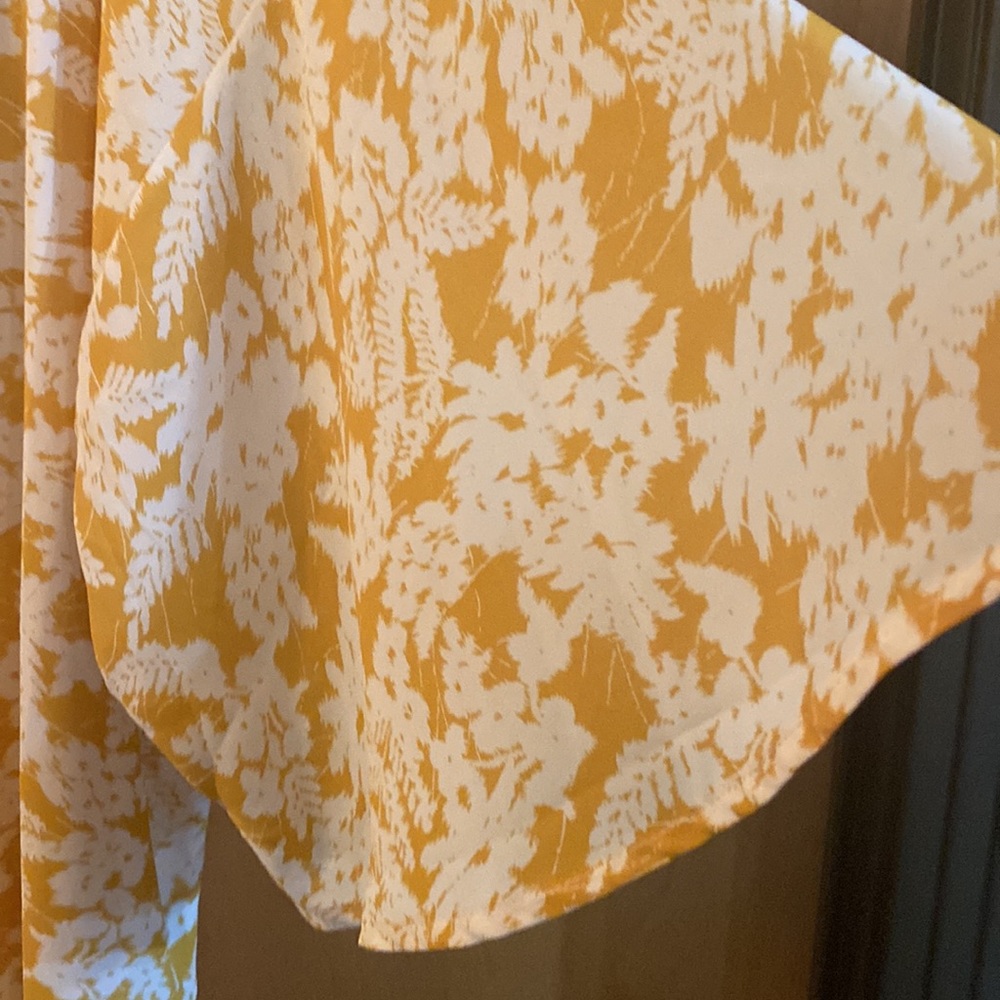 Lil Bees Bohemian yellow floral kimono; size L